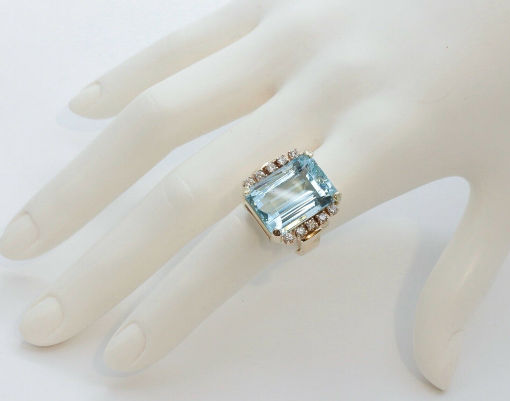 Vintage Ladies Aquamarine Diamonds 14K Yellow Gold Ring