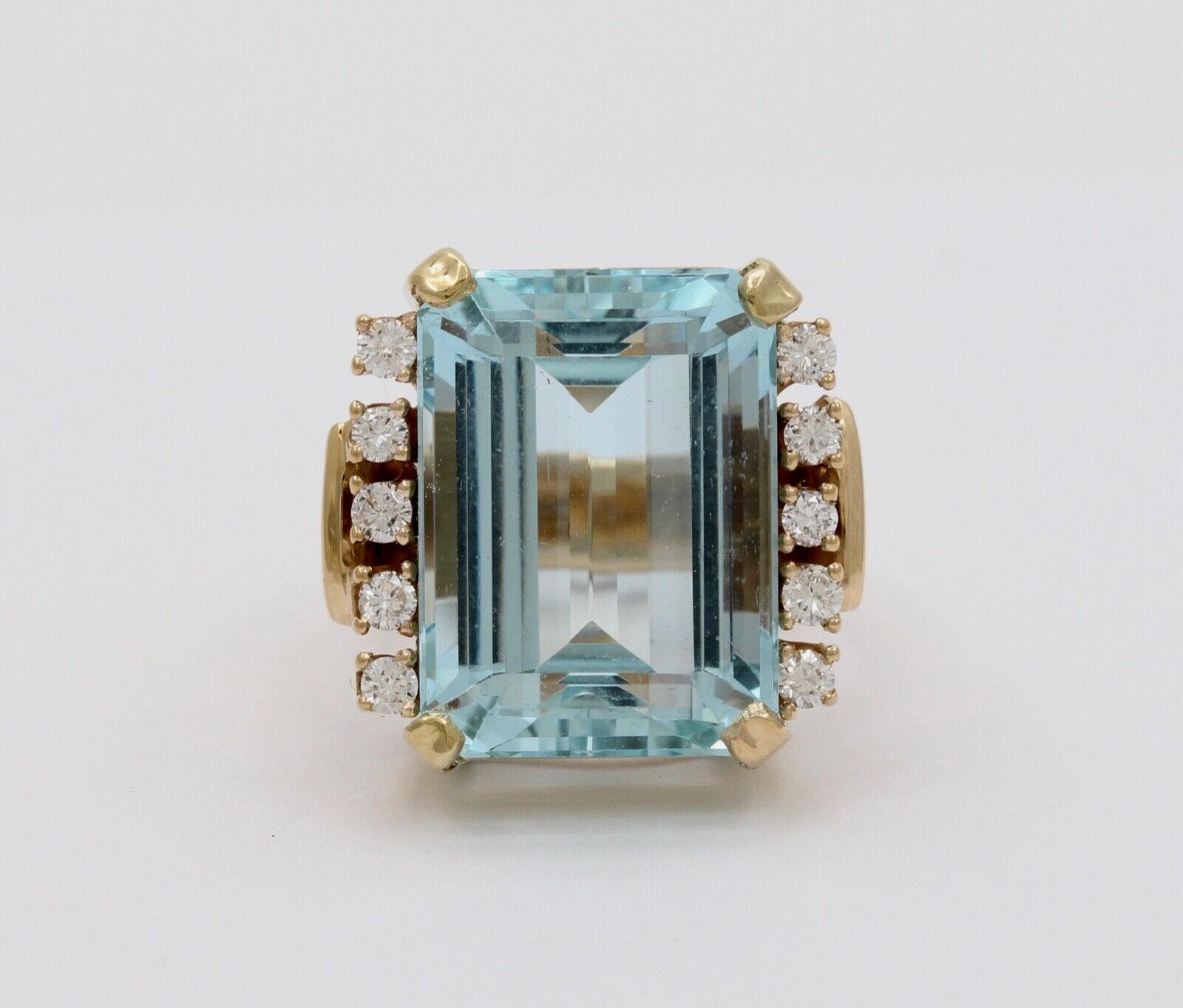 Vintage 18.60 carats Emerald Cut Aquamarine 14K Gold Ring with Diamonds