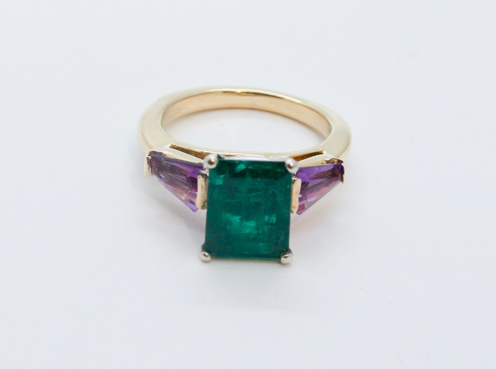 Vintage Emerald Amethyst 18K Yellow Gold Ring