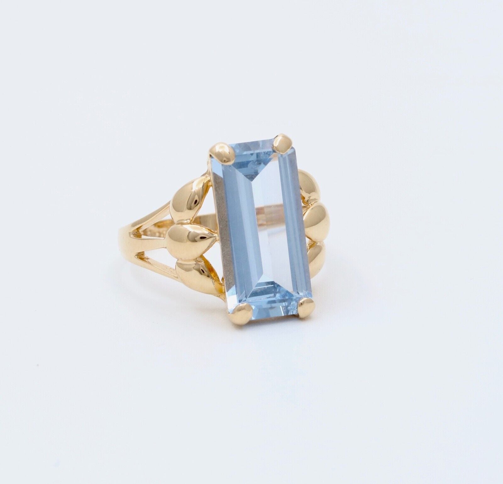 Vintage 14K Yellow Gold Solitaire Aquamarine Ring