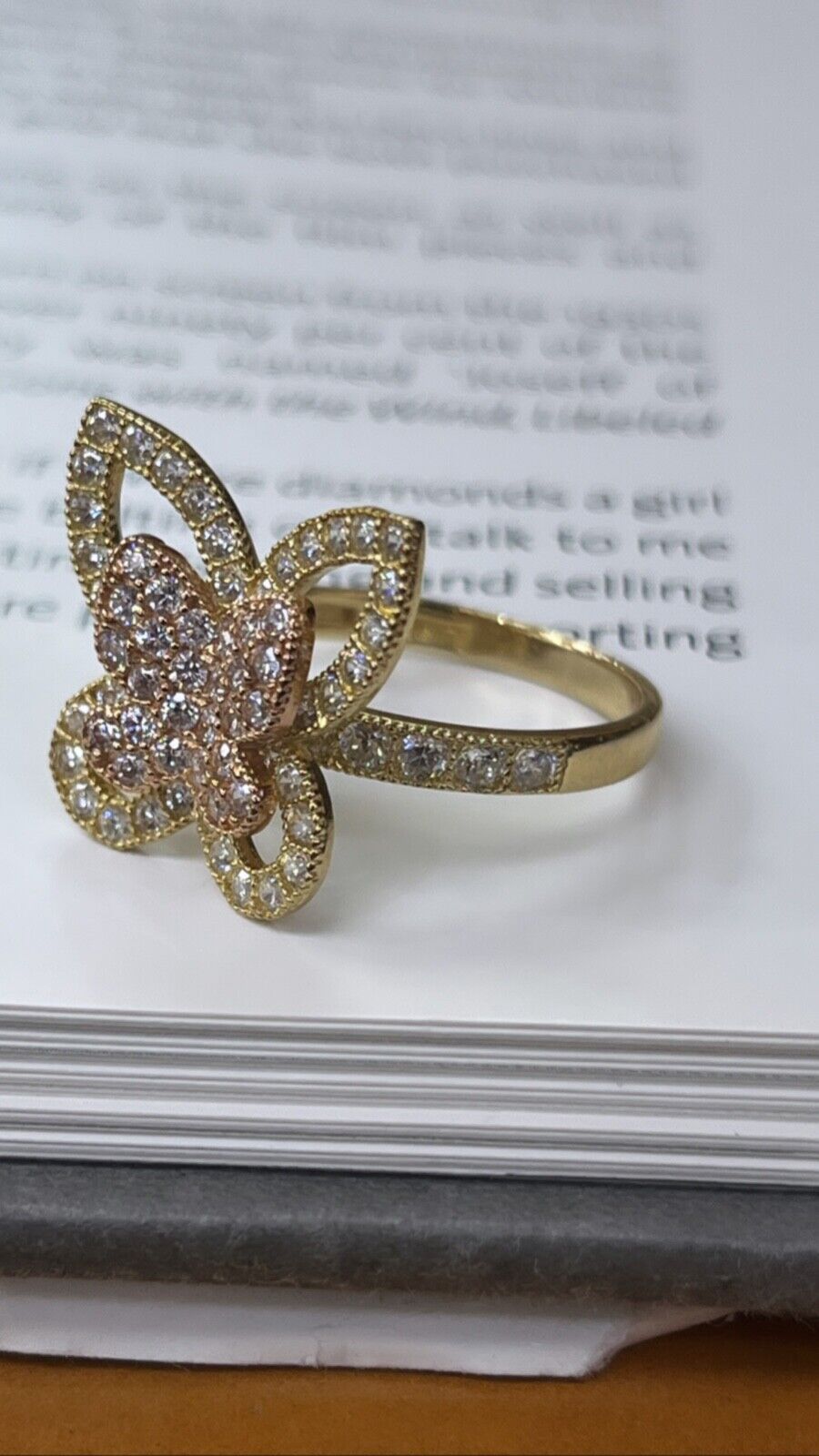 Vintage Lovely 10K Two Tone Gold Butterfly Ring.