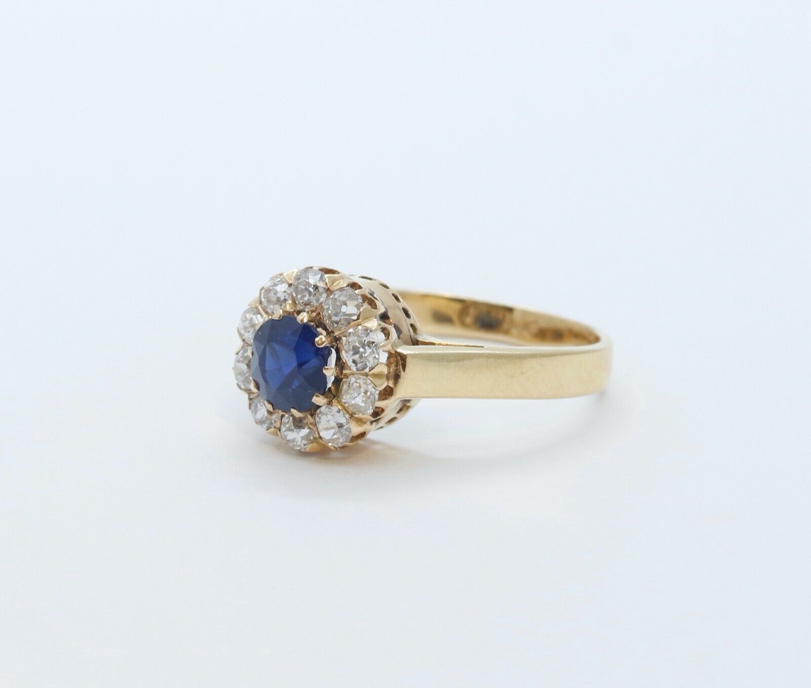 Beautiful Victorian Blue Sapphire Old Miner Cut Diamonds 18K Yellow Gold Ring