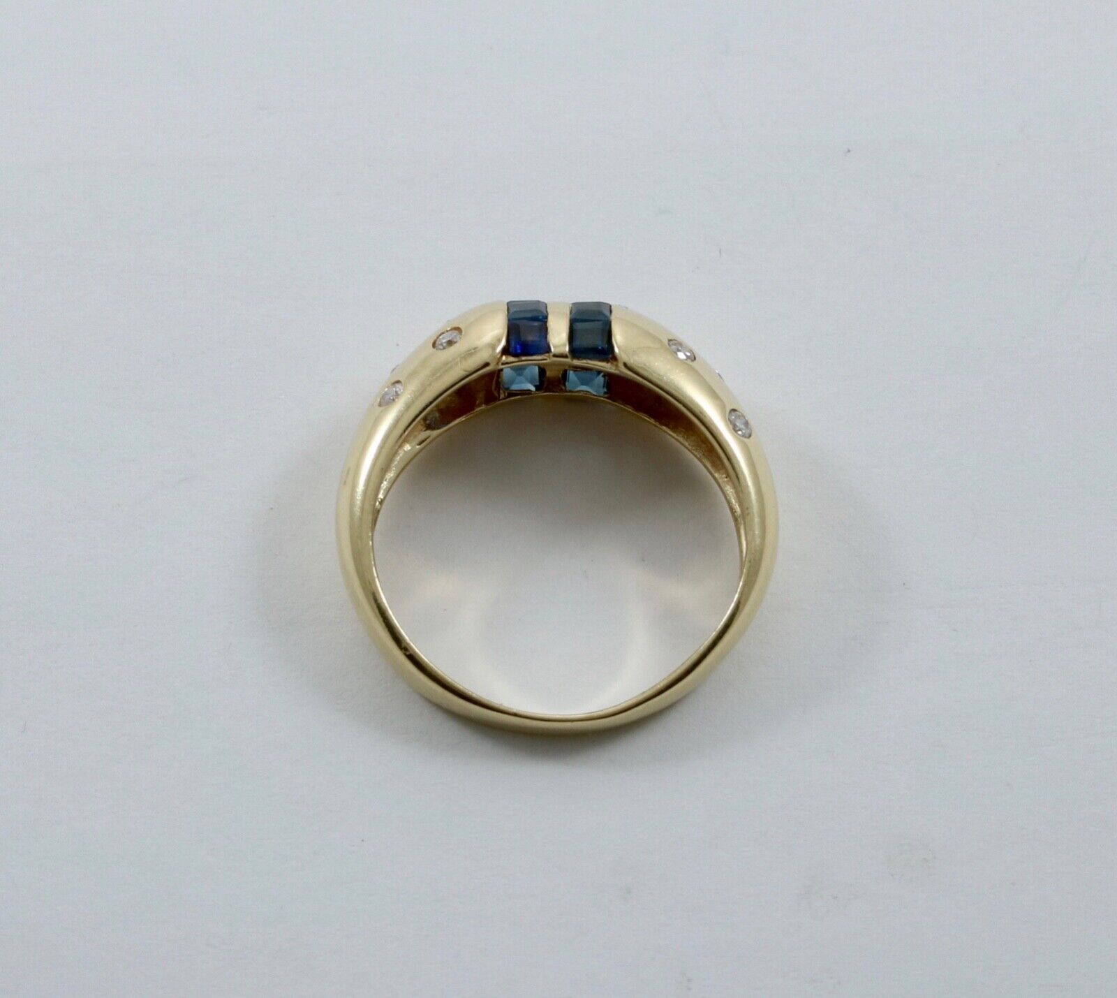 Vintage 14K Yellow Gold Sapphire Diamond Dome Ring. Ring band