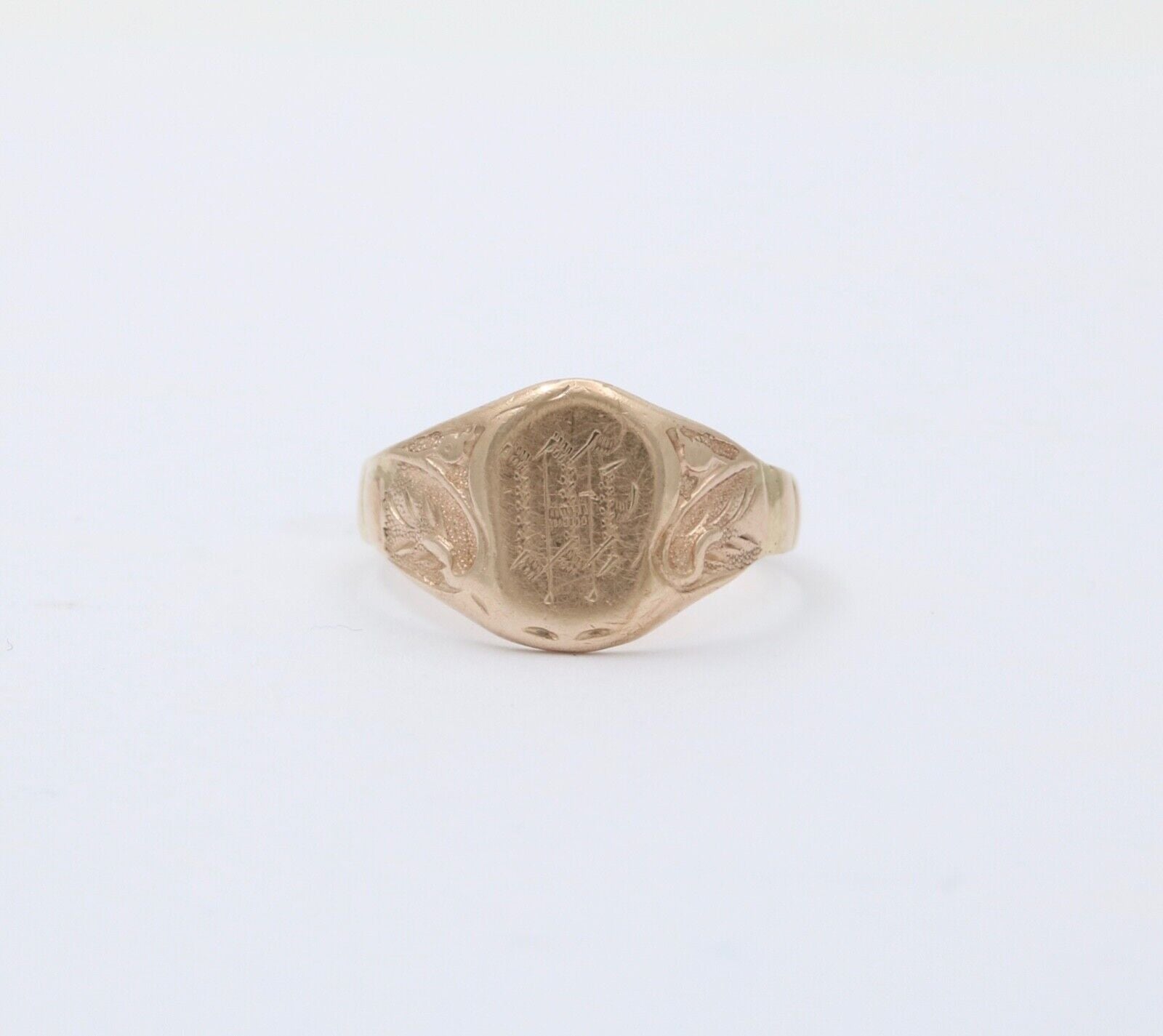 Vintage 10K Yellow Gold Shield & leaf Signet Ring
