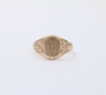 Load image into Gallery viewer, Vintage 10K Yellow Gold Shield &amp; leaf Signet Ring
