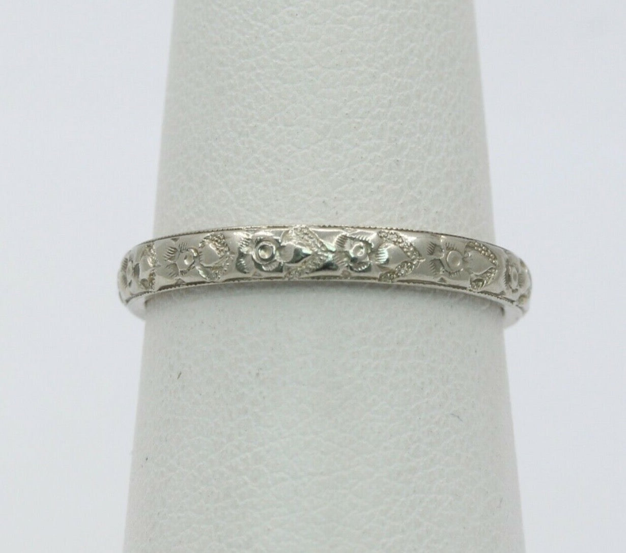Art Deco 18K White Gold Hand Engraved Band