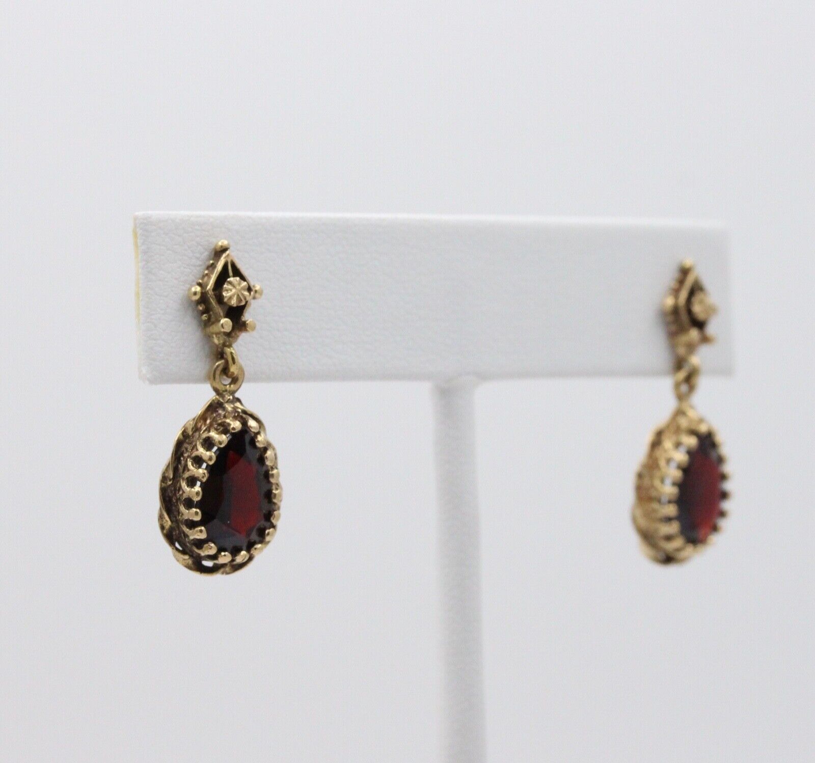 Victorian 14K Yellow Gold Teardrop Garnet Dangling Earrings