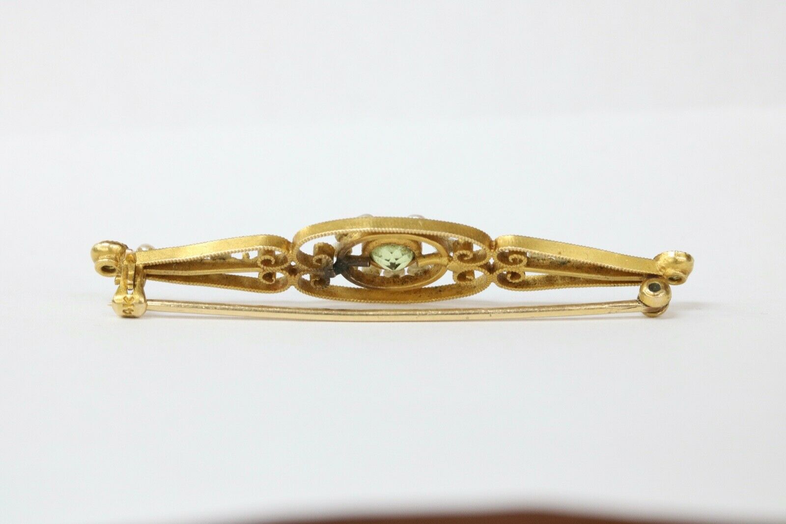 Art Nouveau Peridot & Button Pearl Gold Bar Pin