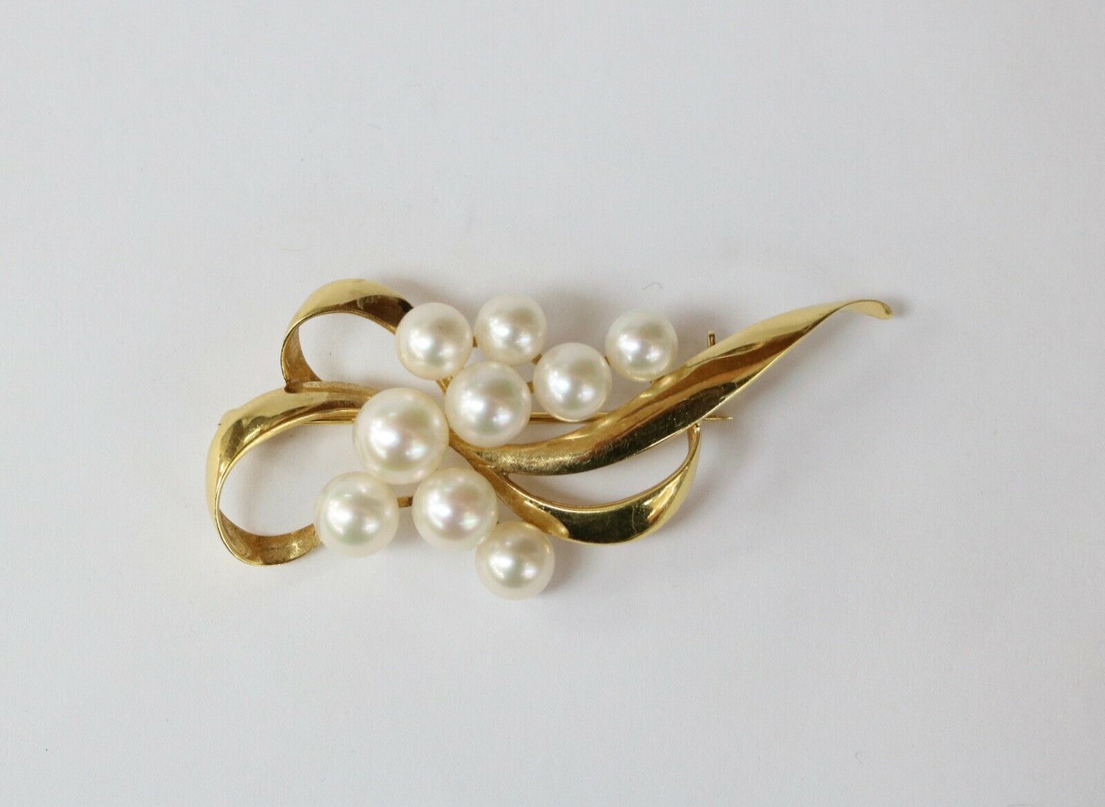 Vintage Mikimoto 18K Yellow Gold Akoya Pearls Brooch