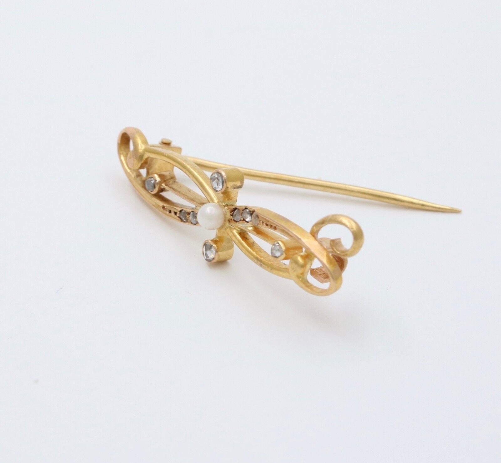 Art Nouveau Rose Cut Diamonds Pearl 14K Yellow Gold Brooch