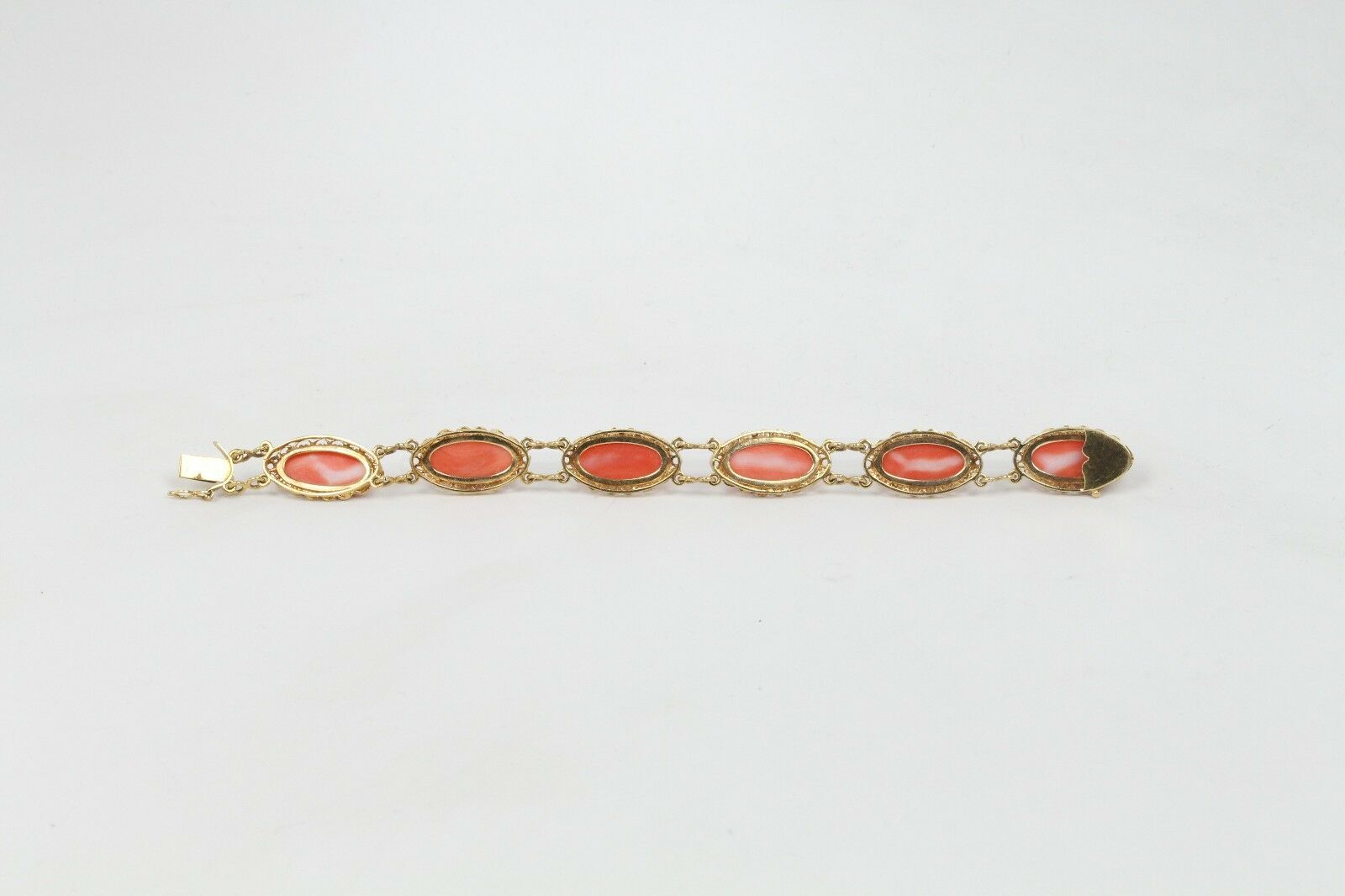Elegant Vintage Ladies Coral 18K Yellow Gold Bracelet