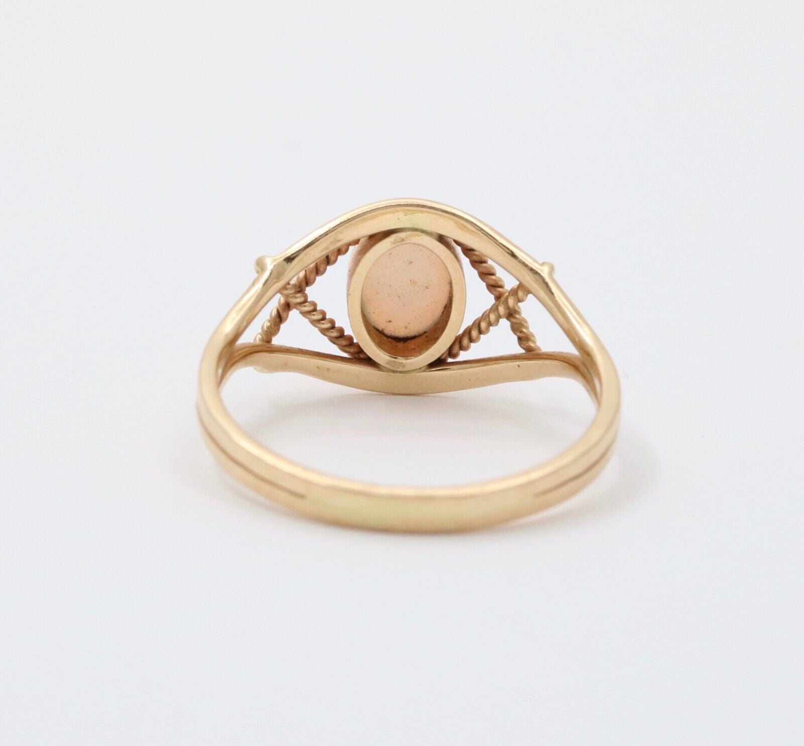 Cool Vintage Opal 14K Yellow Gold Ring
