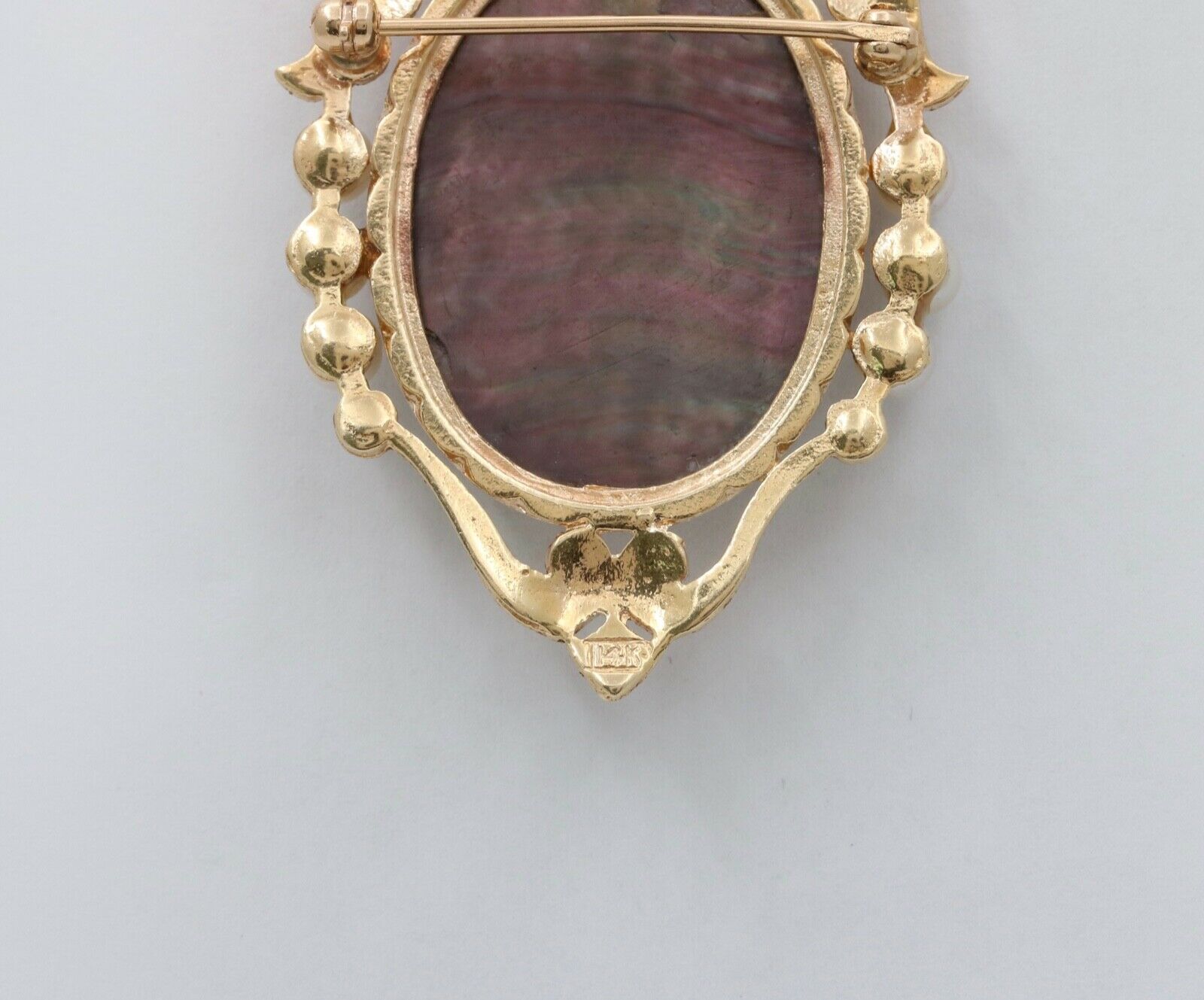 Vintage 14K Yellow Gold Carved Mother Of Pearl Cameo Brooch, Pin.