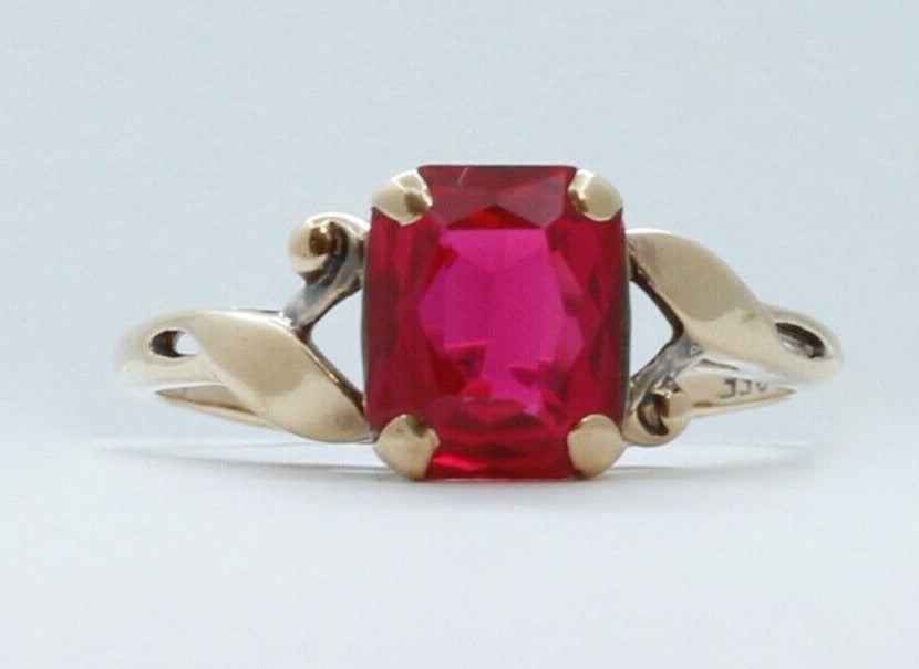 Vintage Ladies Synthetic Ruby 10K Yellow Gold Ring