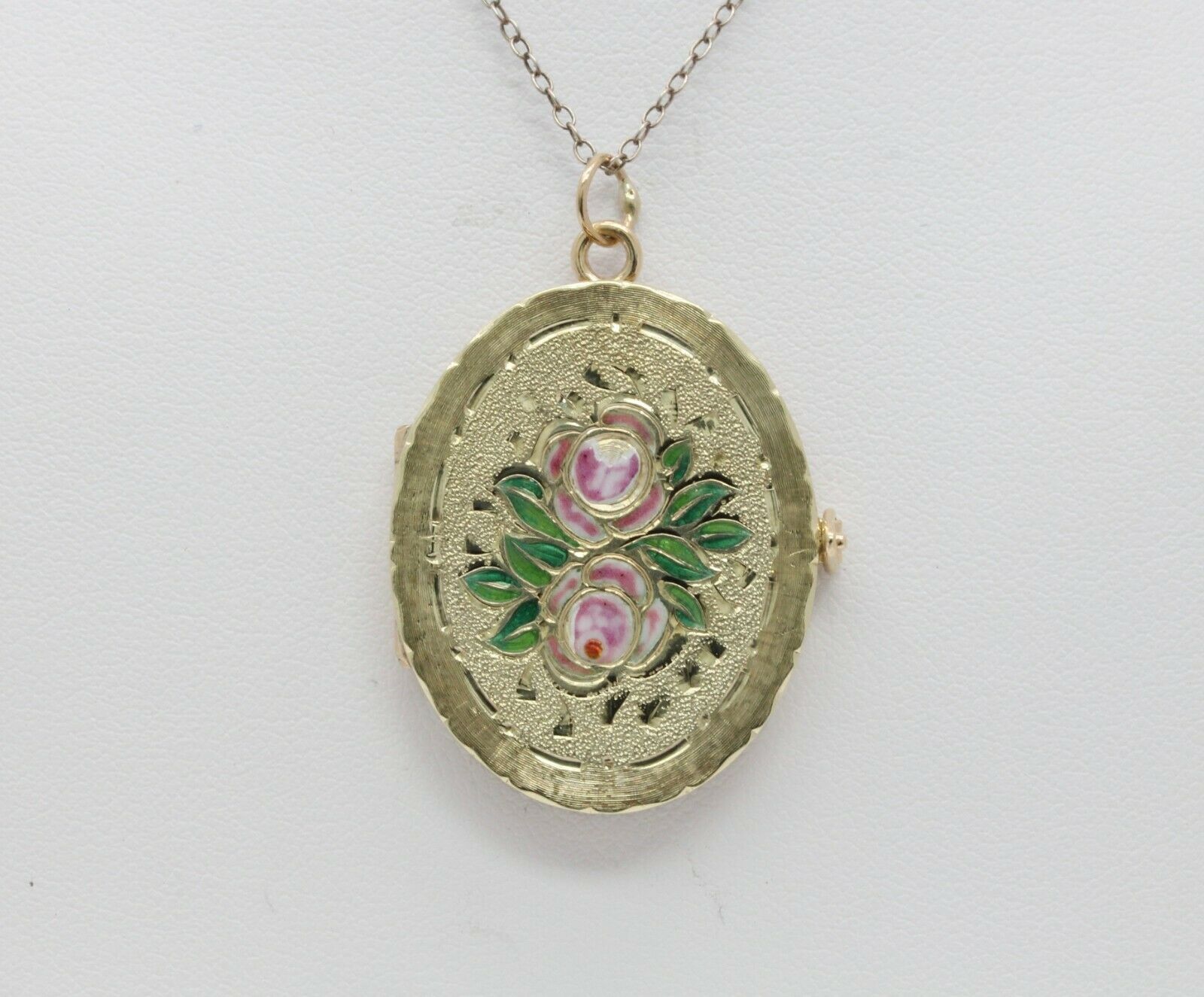 Vintage 14K Yellow Gold Floral Enamel Locket