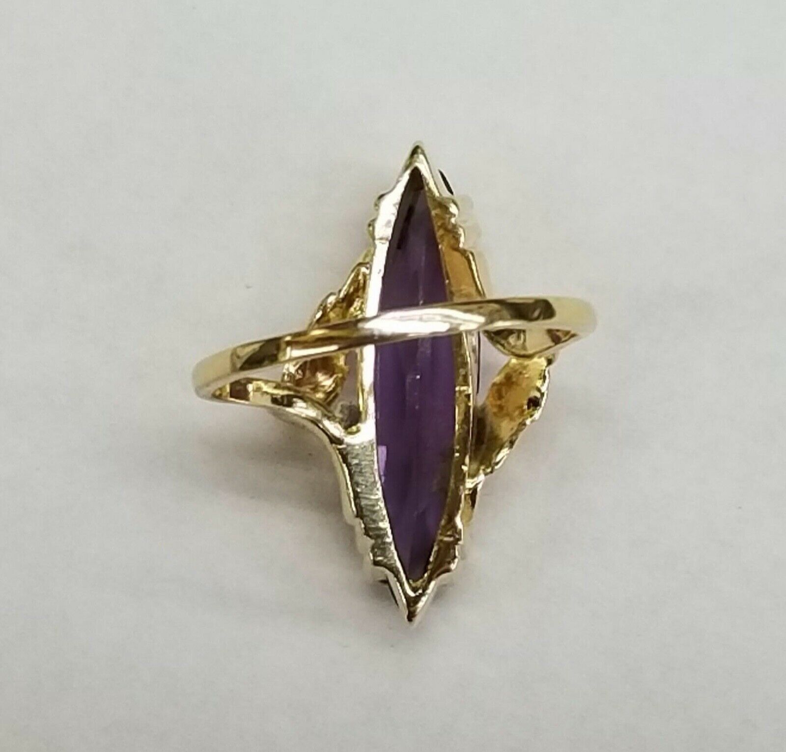 Vintage Ladies 14K Yellow Gold Bypass Iolite Ring