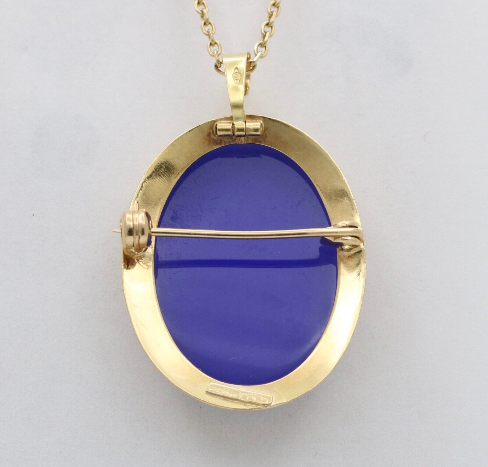 Vintage Italian Cameo 18K Yellow Gold Brooch Pendant