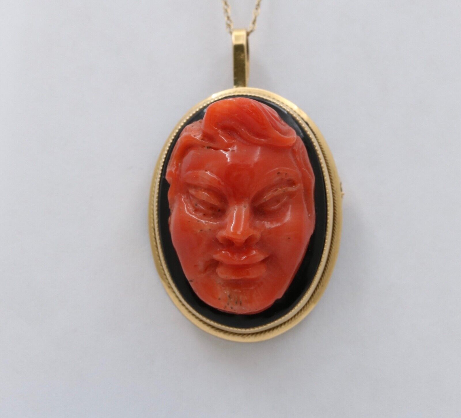 Vintage Coral Onyx 18K Yellow Gold Pendant Brooch