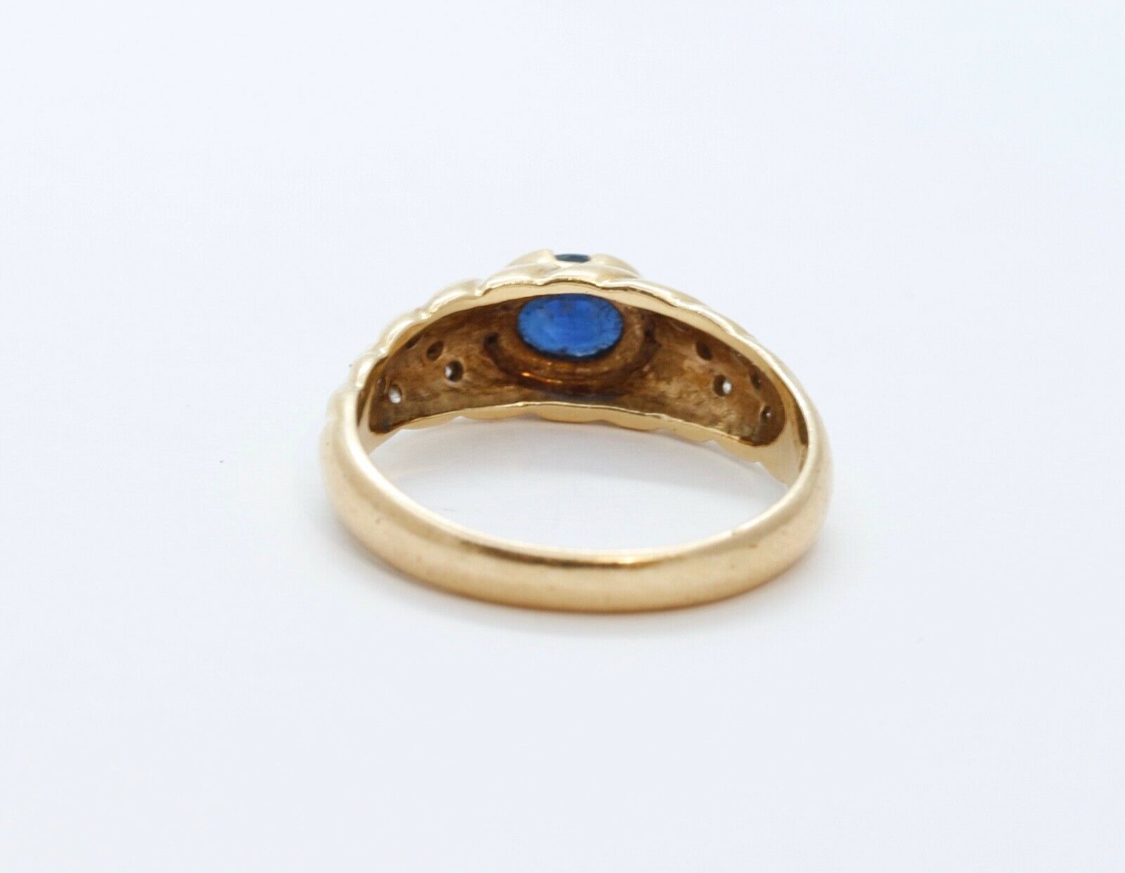 Vintage Ladies Blue Sapphire Diamonds 18K Yellow Gold Ring