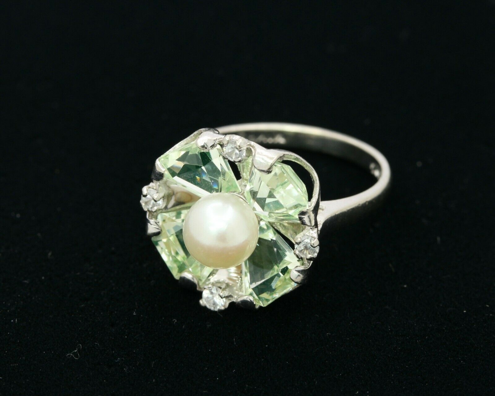 Vintage 10K White Gold Pearl Diamond Green Stone Ring