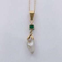 Load image into Gallery viewer, Vintage 14K Yellow Gold Pearl Pendant, Drop Pendant.
