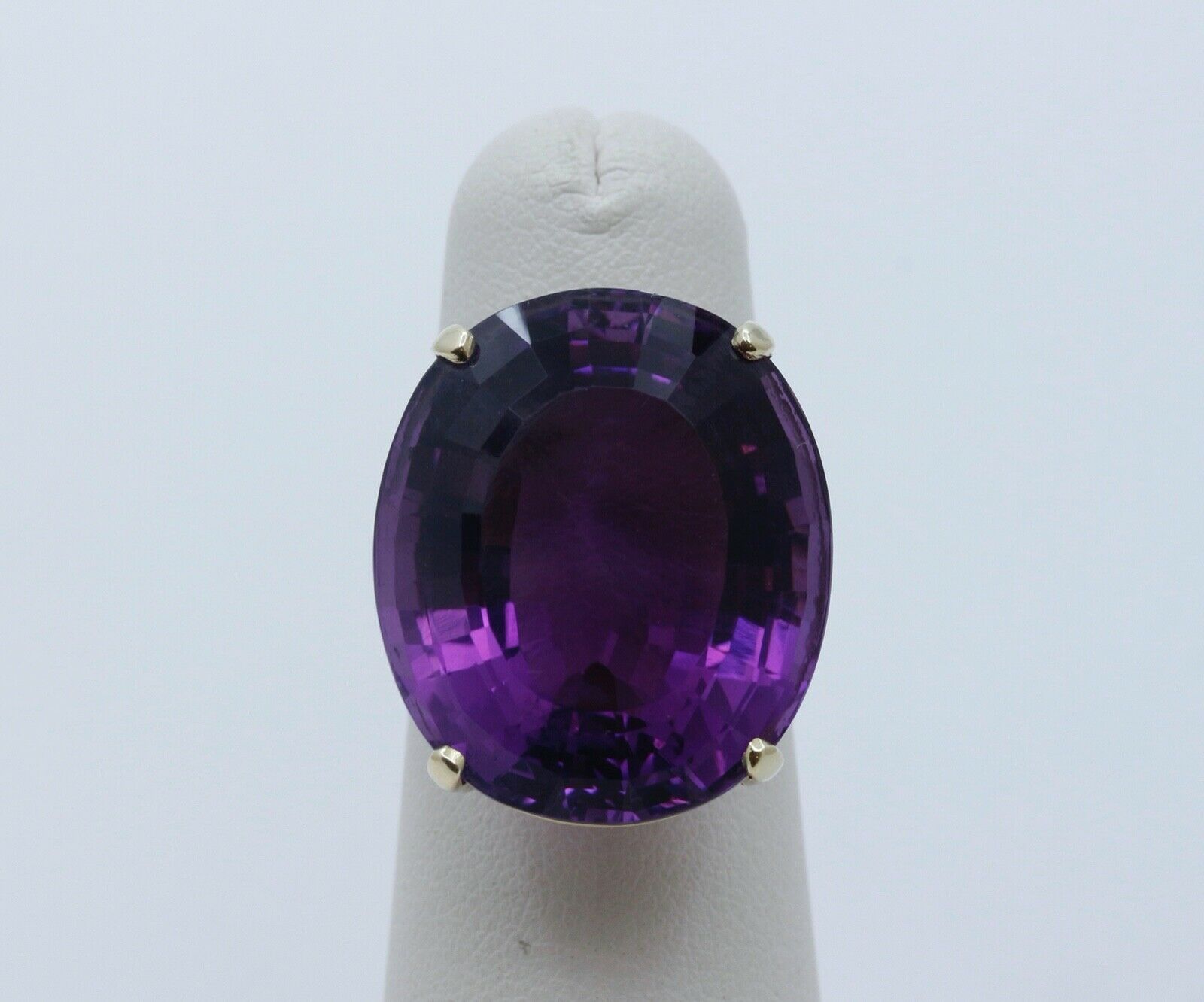 Vintage Oval Siberian Amethyst 14K Yellow Gold Ring