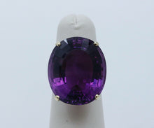 Load image into Gallery viewer, Vintage Oval Siberian Amethyst 14K Yellow Gold Ring
