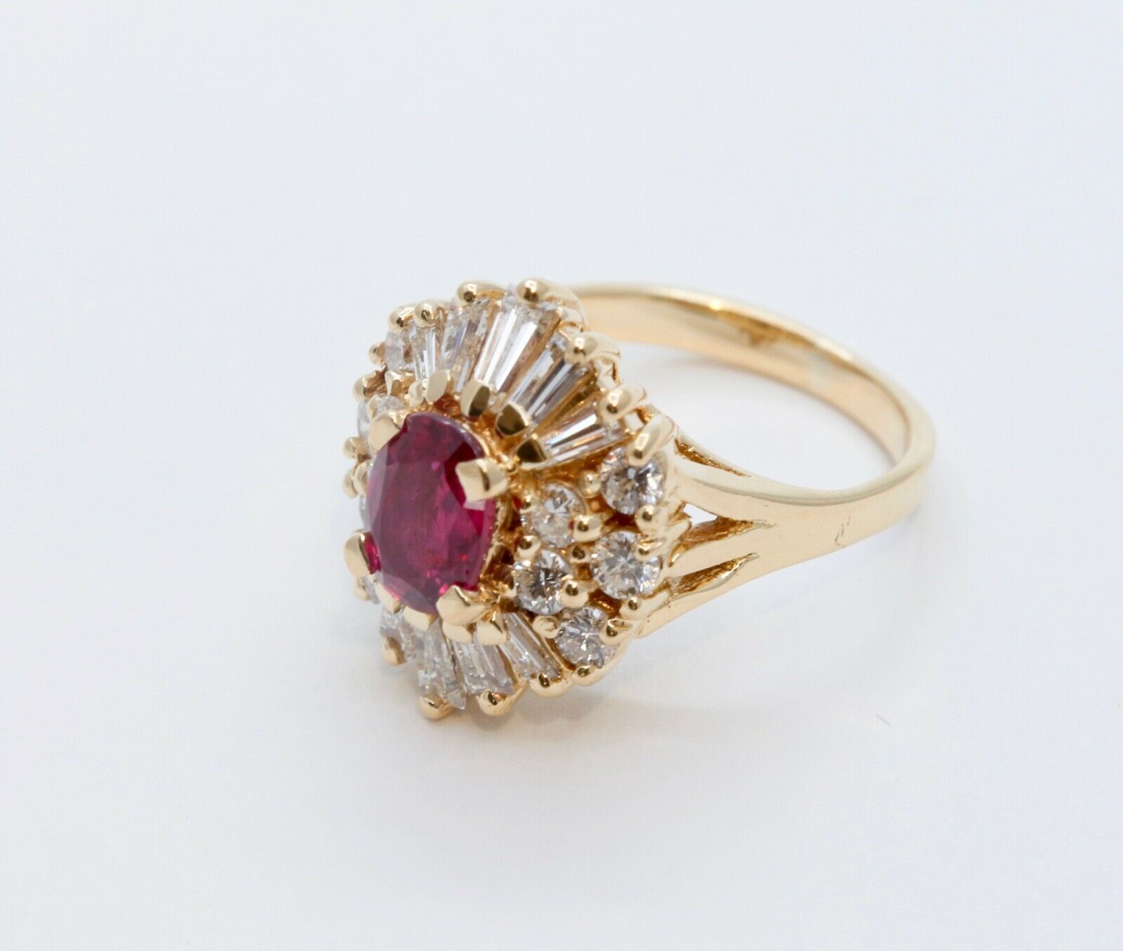 Elegant Ruby Diamonds 18K Yellow Gold Vintage Cluster Ring
