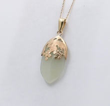 Load image into Gallery viewer, Vintage 14K yellow gold Jadeite Jade Grape Motif Charm Pendant
