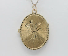 Load image into Gallery viewer, Vintage 14K Yellow Gold Floral Enamel Locket
