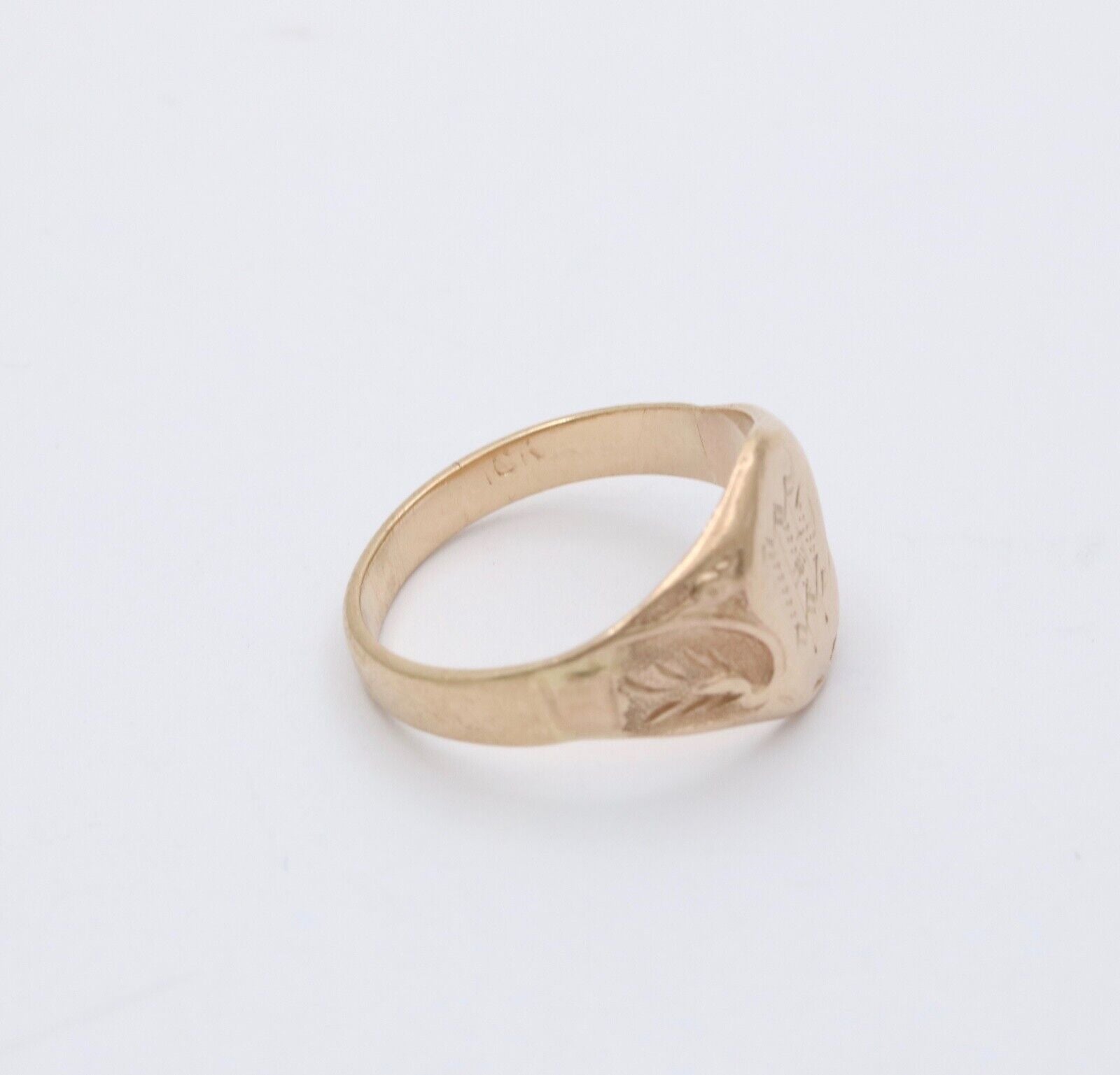 Vintage 10K Yellow Gold Shield & leaf Signet Ring