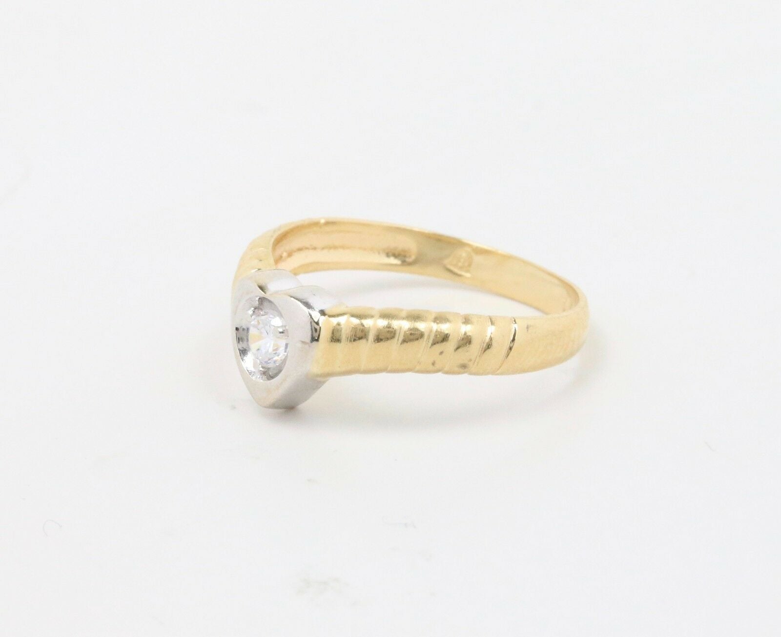 Vintage 14K Yellow Gold Diamond Heart Ring