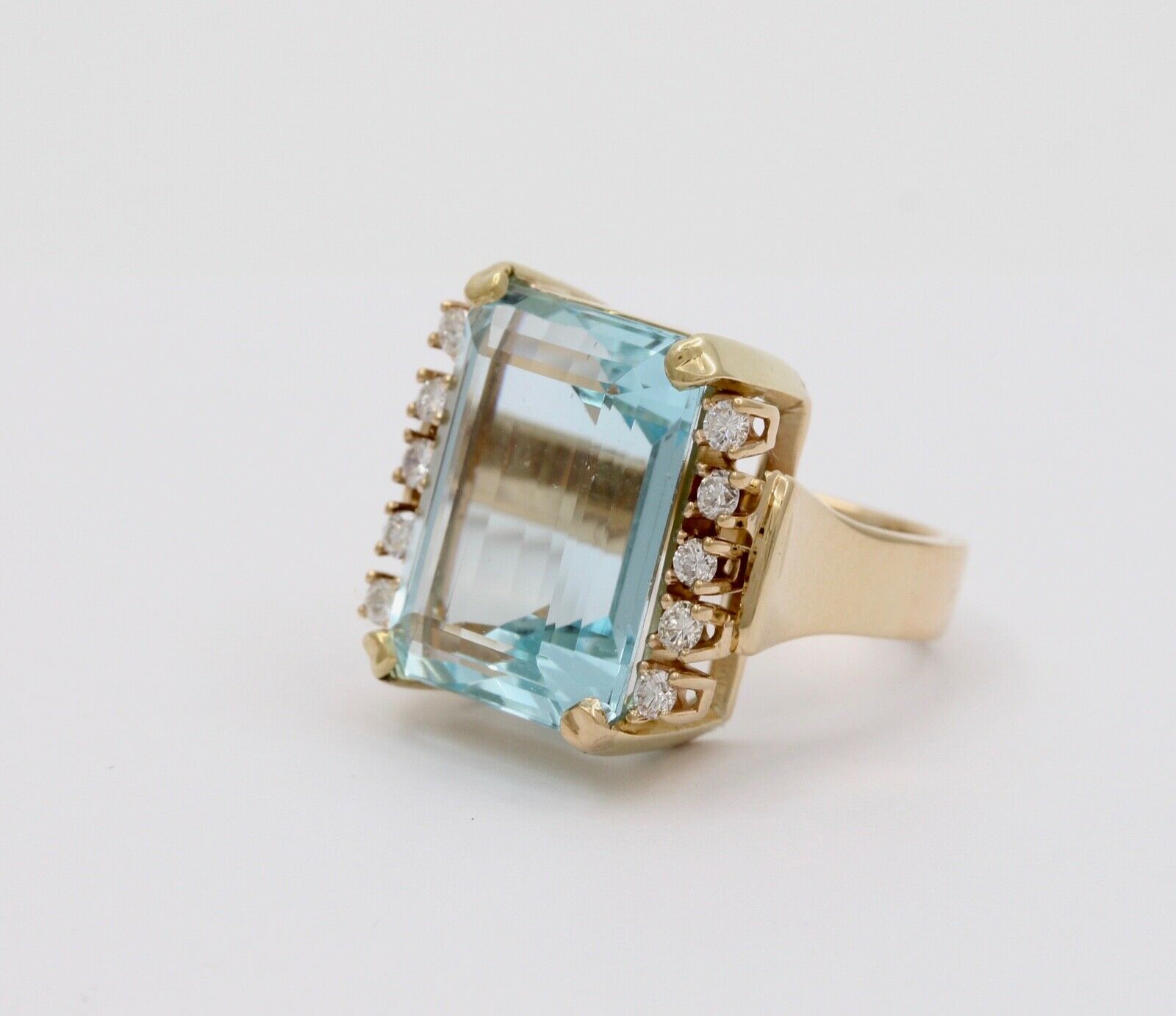 Vintage 18.60 carats Emerald Cut Aquamarine 14K Gold Ring with Diamonds