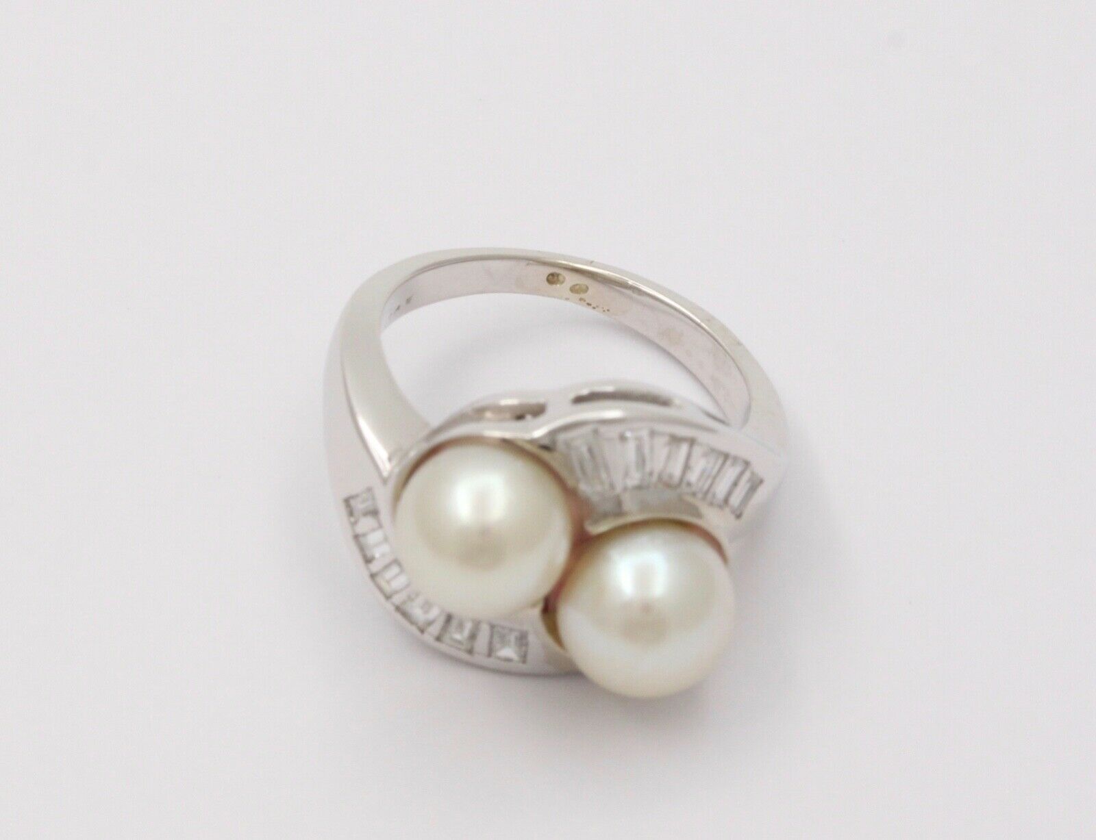 Vintage Classic Bypass Culture Pearl Baguette Diamond Gold Ring, Statement Ring
