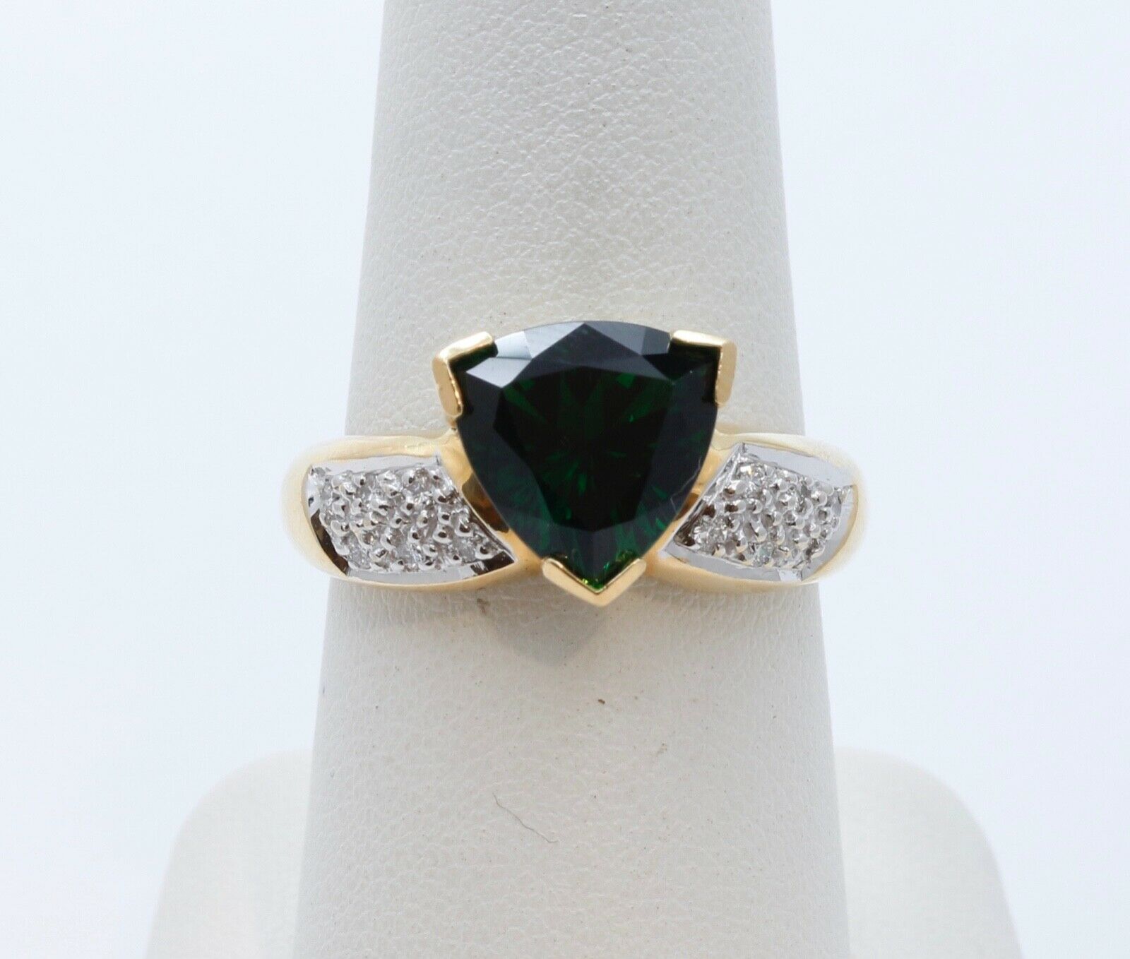 Vintage Trillion Cut Green Tourmaline Diamonds 18K Yellow Gold Ring
