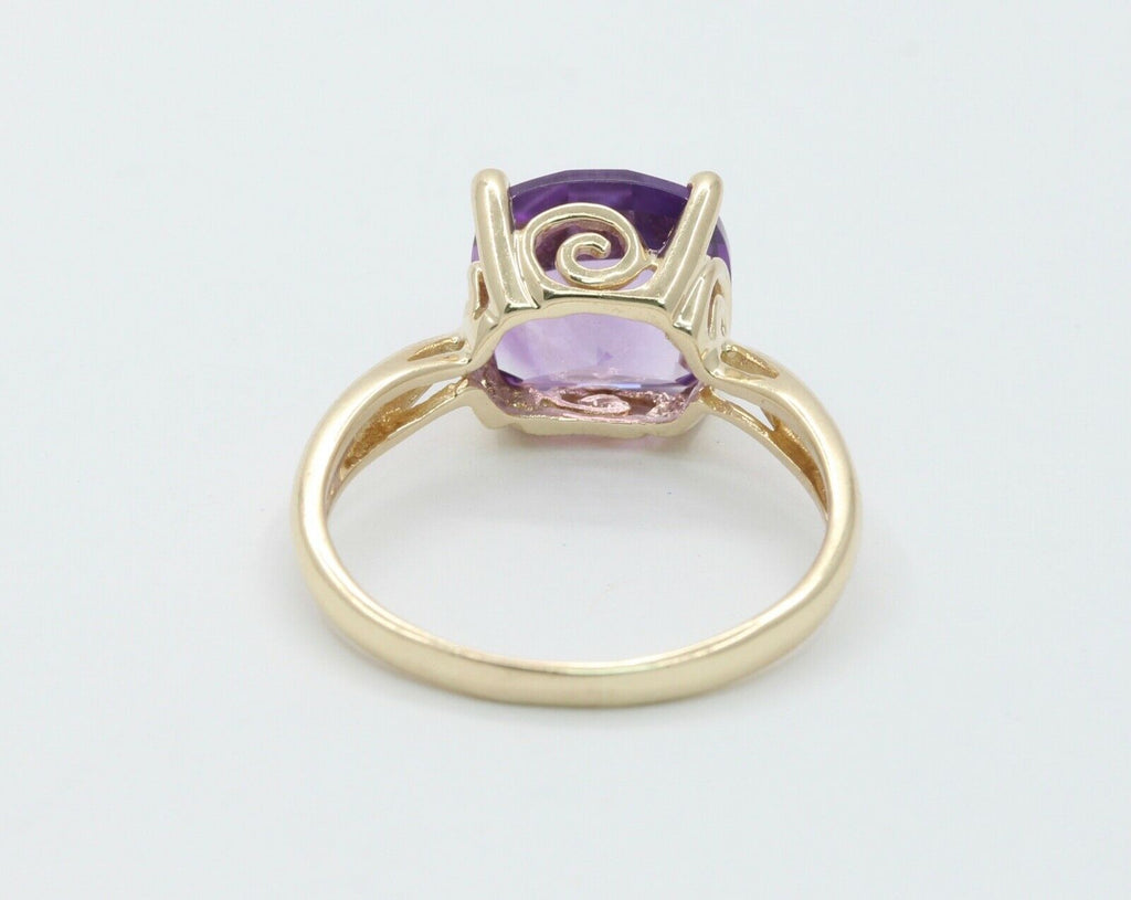 Vintage Ladies Amethyst 10K Yellow Gold Ring