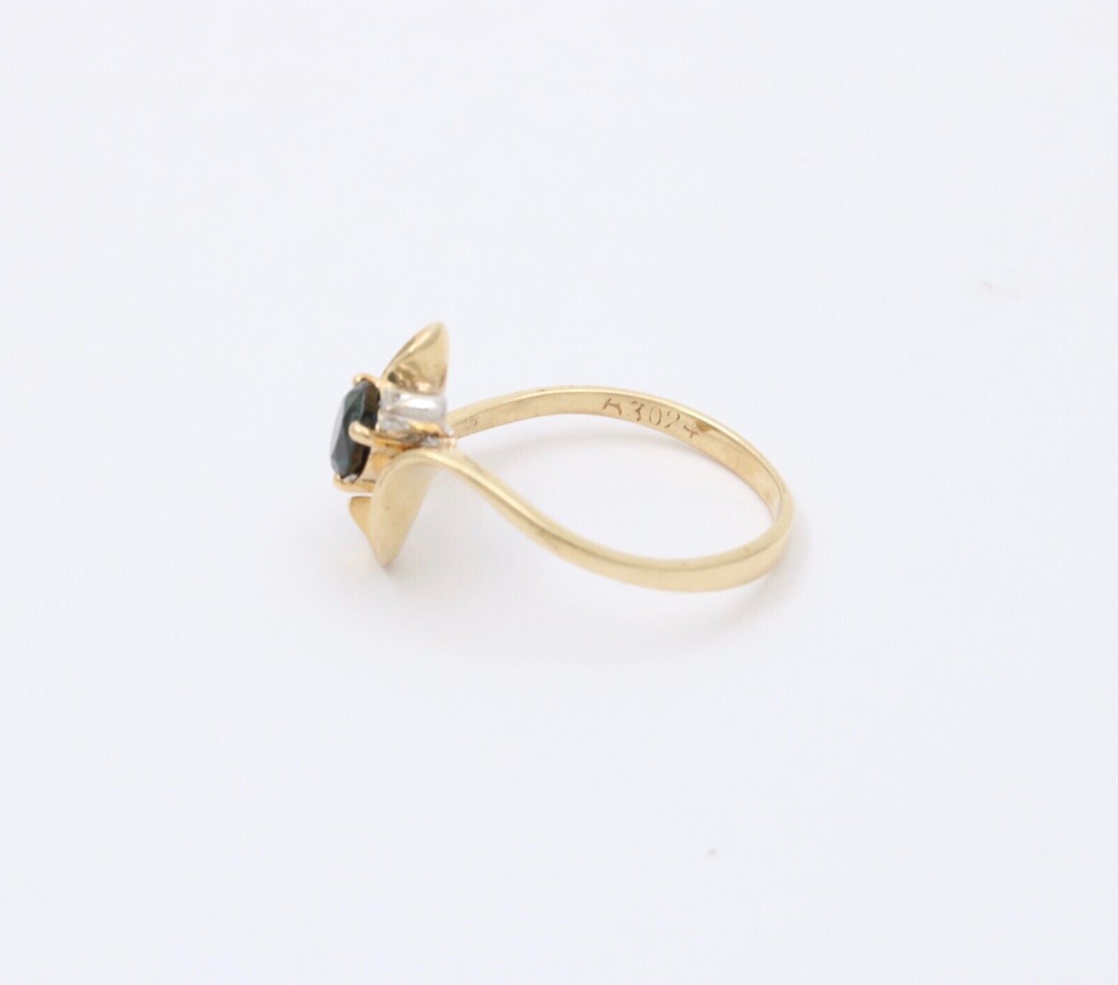 Vintage Blue Sapphire Diamonds 14K Yellow White Gold Ring
