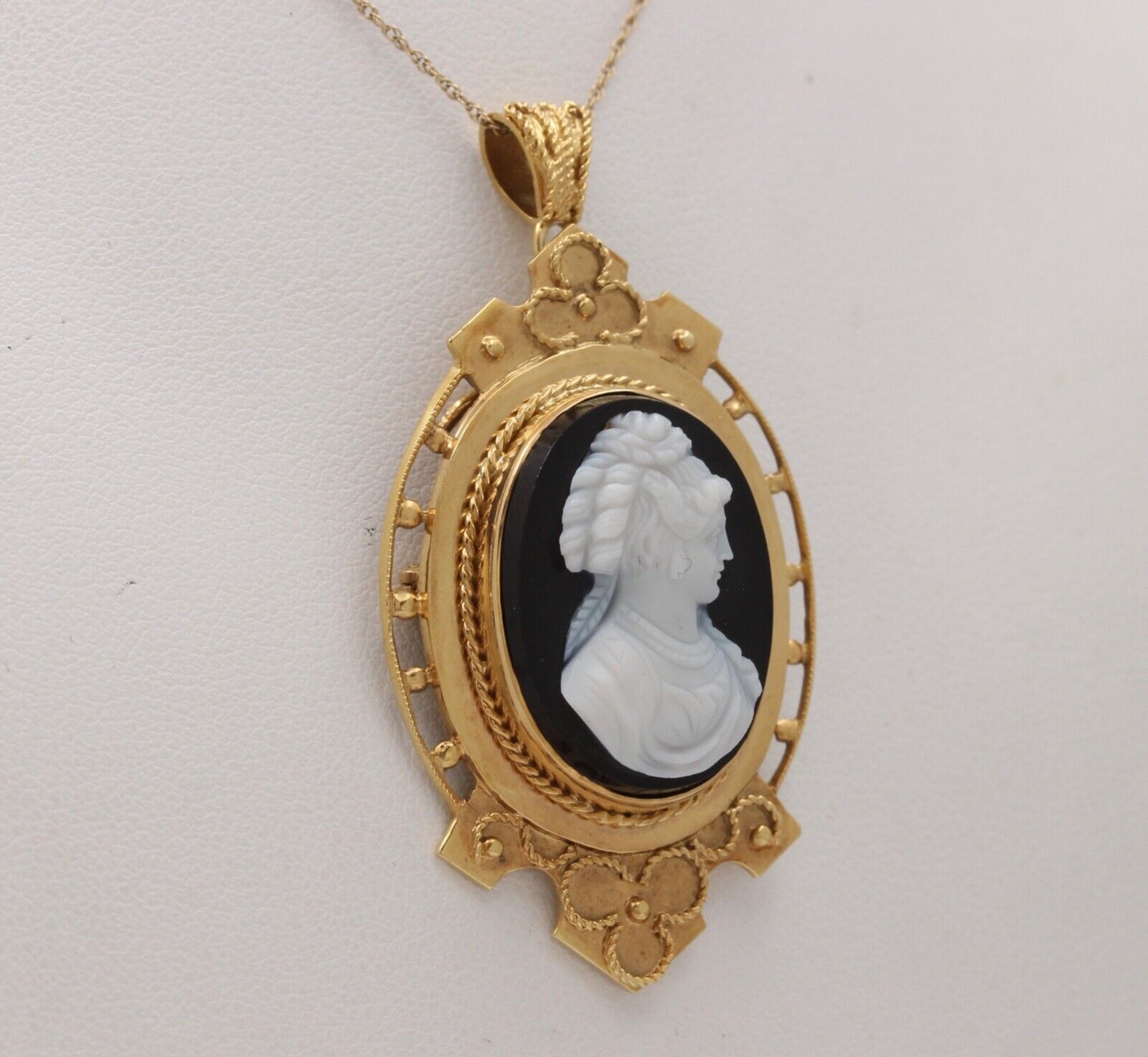 Antique 10K Yellow Gold Onyx Cameo Pendant Brooch