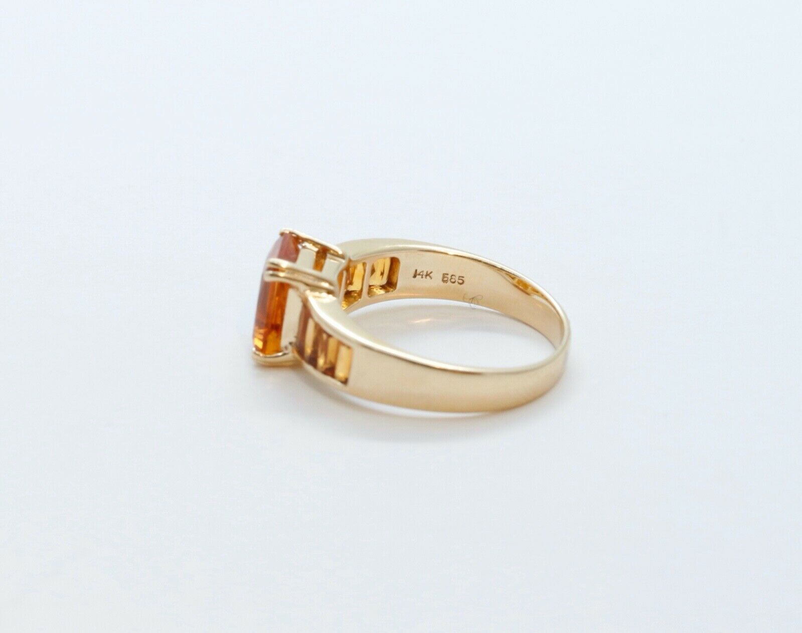 Beautiful Stones on a Vintage Citrine 14K Yellow Gold Ring