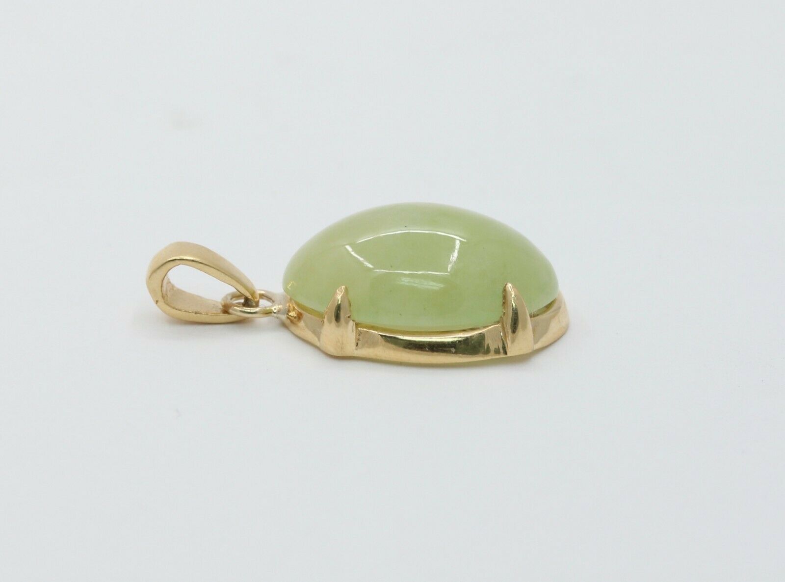 Vintage 22K Yellow Gold Cabochon Jade Pendant
