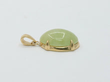 Load image into Gallery viewer, Vintage 22K Yellow Gold Jade Cabochon Jade Pendant
