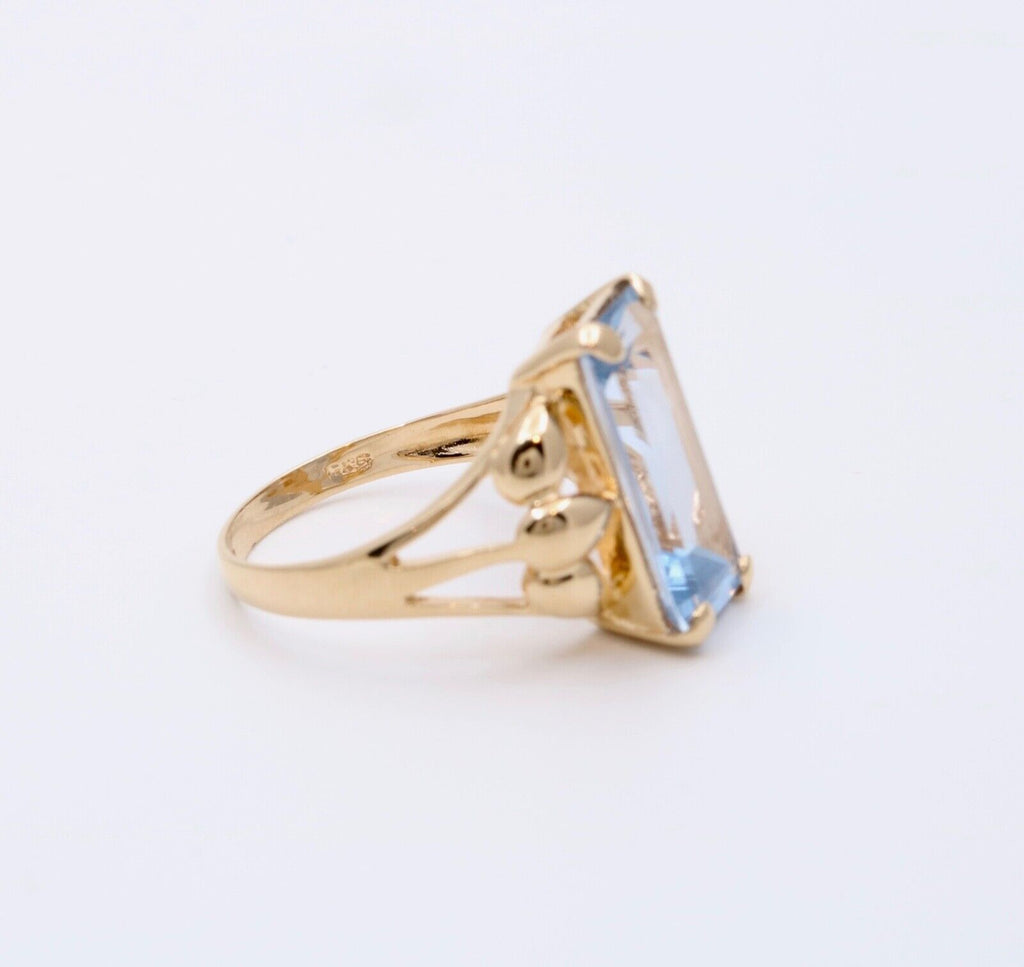 Vintage 14K Yellow Gold Solitaire Aquamarine Ring