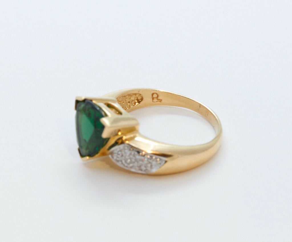Vintage Trillion Cut Green Tourmaline Diamonds 18K Yellow Gold Ring