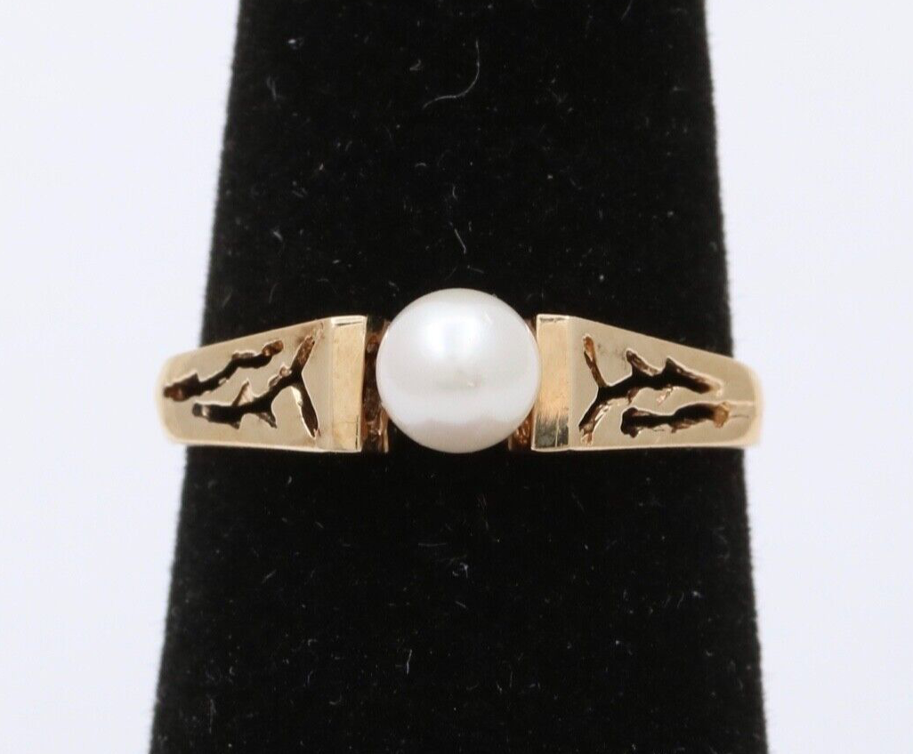 Vintage 14K Yellow Gold Cultured Pearl Filigree Ring Band.