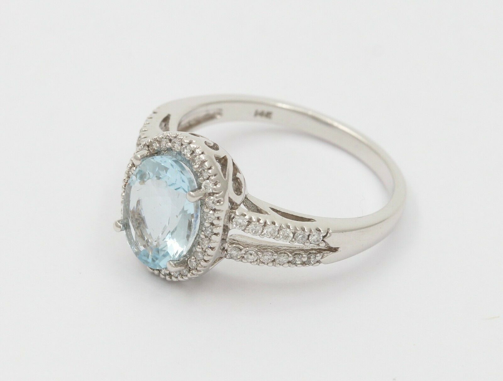 Vintage 14K White Gold Aquamarine Diamond Alternative Ring