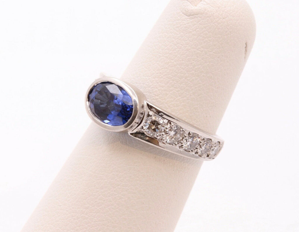 Beautiful Vintage Ladies Blue Sapphire Diamonds Platinum Ring