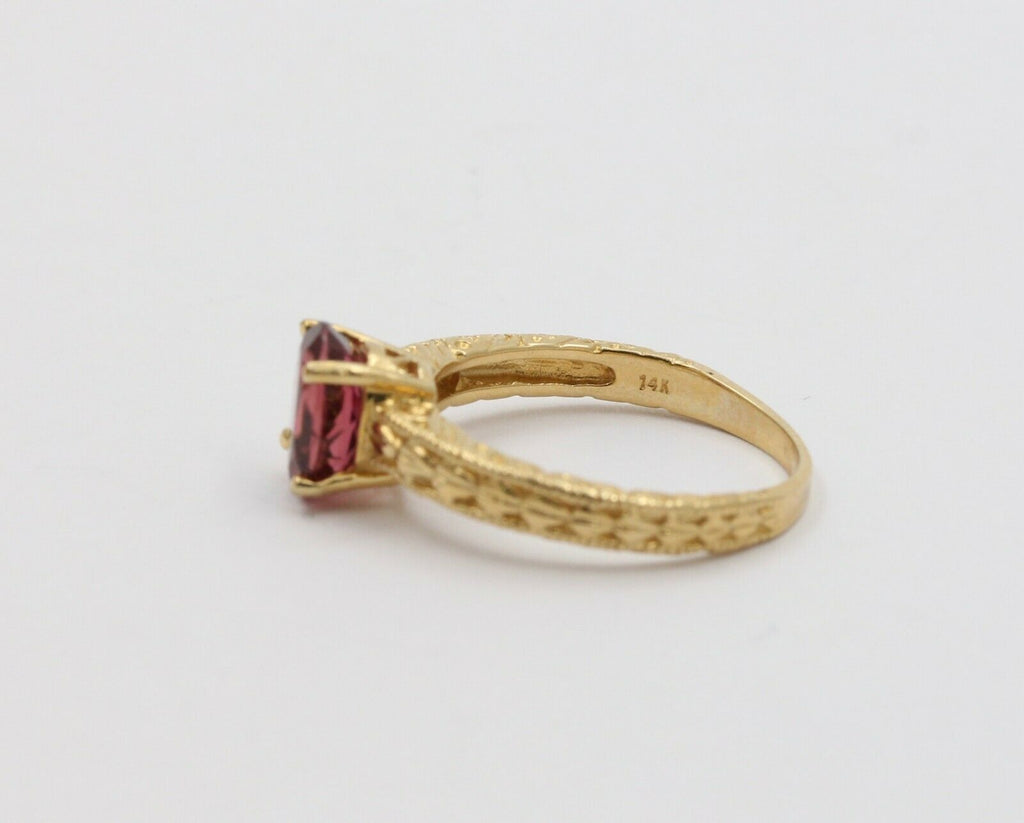 Vintage 14K Yellow Gold Rubellite Engraved Solitaire Ring
