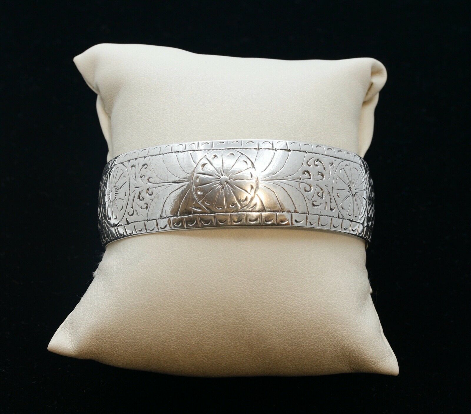 Vintage Handmade Repousse Silver Bangle Bracelet