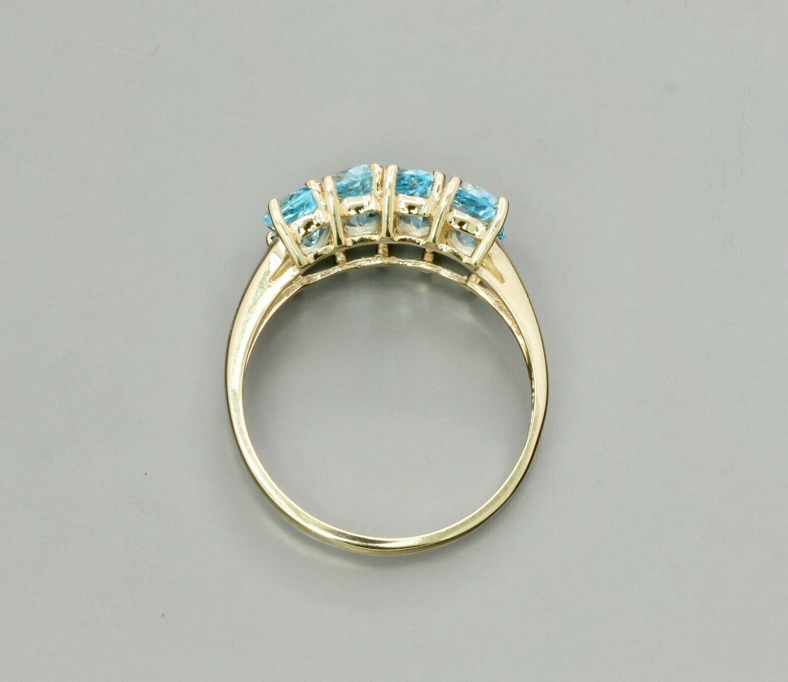 Vintage 10K Yellow Gold Blue Topaz Cluster Ring