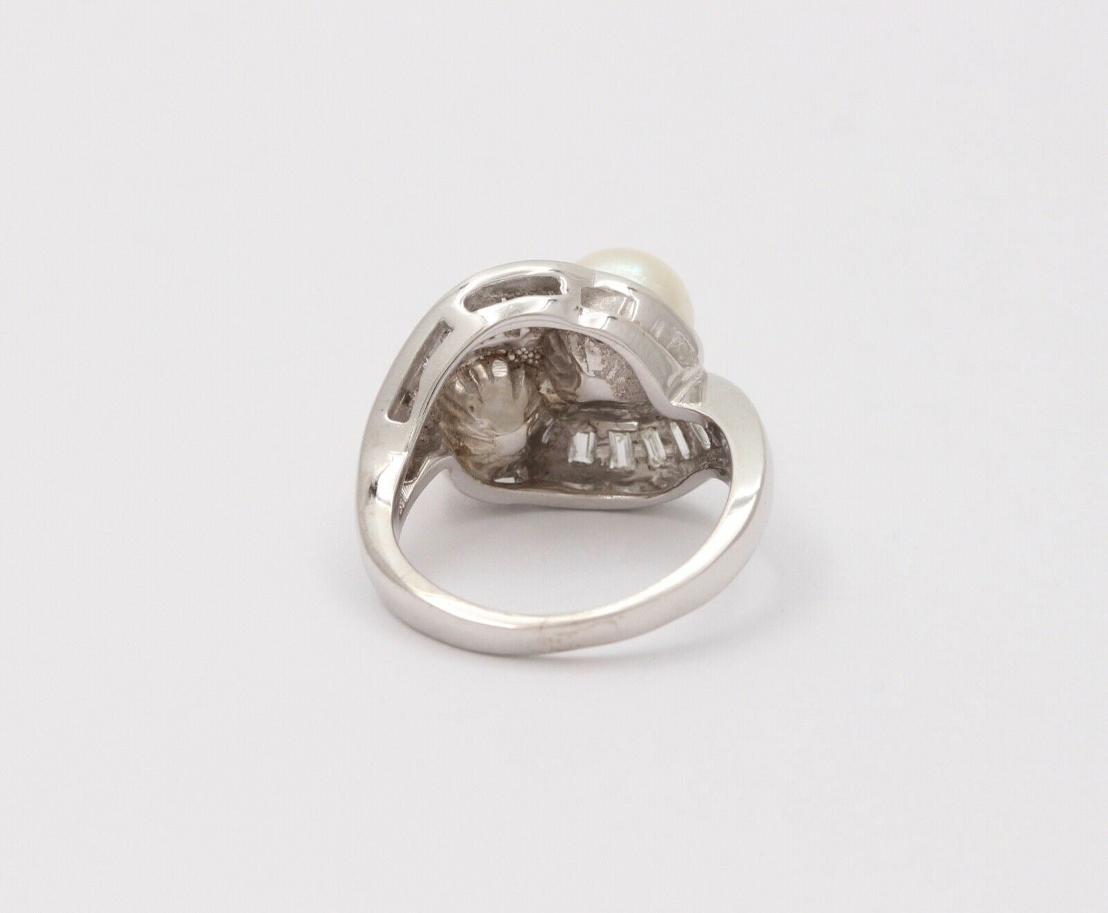 Vintage Classic Bypass Culture Pearl Baguette Diamond Gold Ring, Statement Ring